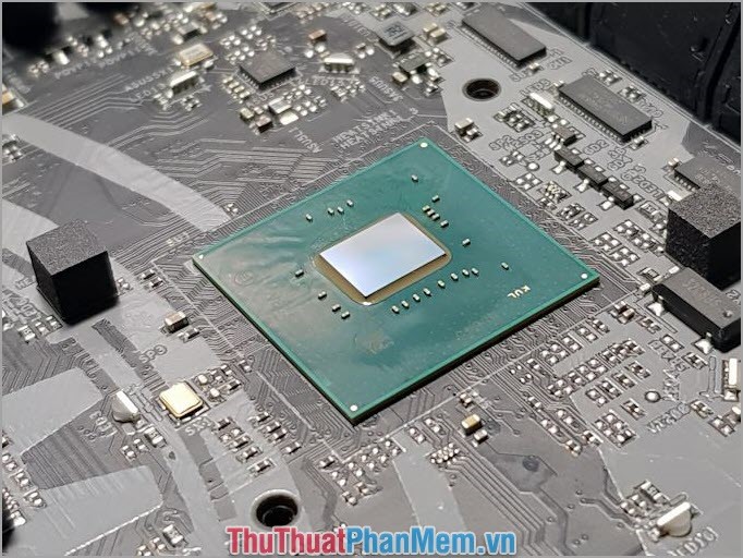 What are chips, chipsets, and processors? What role do they play in the computer system? Picture 4