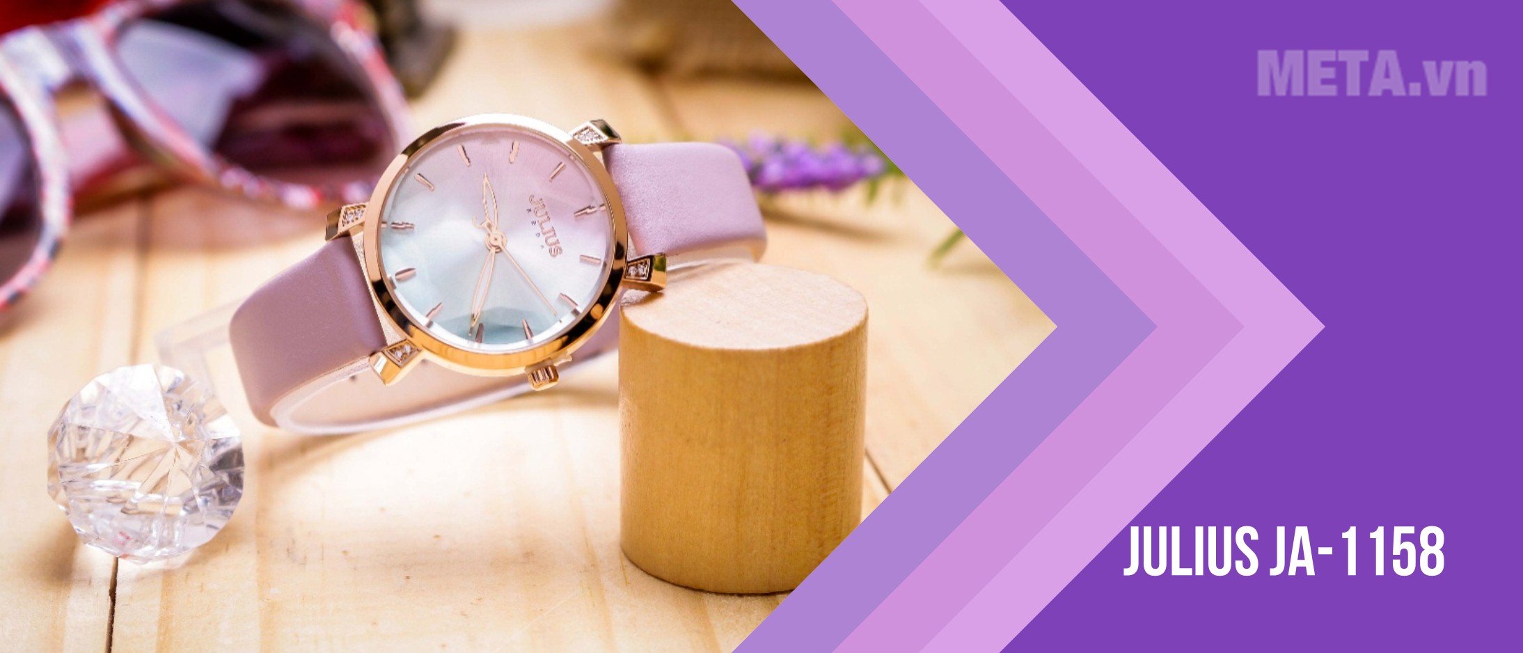 What color is Destiny's contract? Picture 8