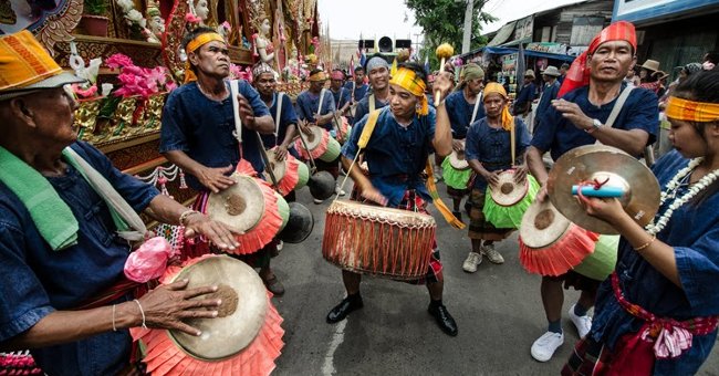 What do countries do on Mid-Autumn Festival? Picture 8