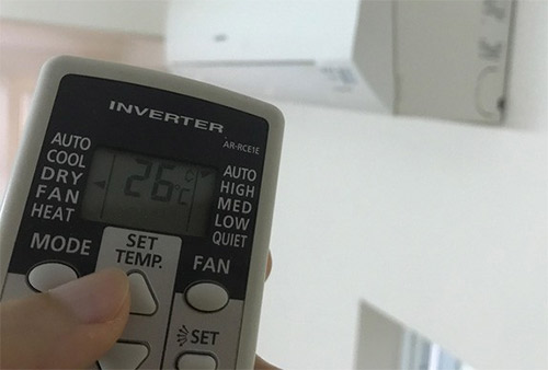 What equipment should be equipped for the family in humid days? Picture 2