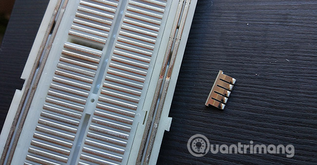 What is a breadboard and how does it work? Picture 4