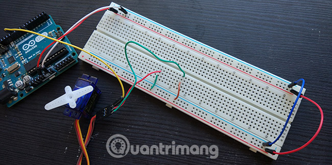 What is a breadboard and how does it work? Picture 8