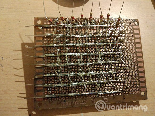 What is a breadboard and how does it work? Picture 9
