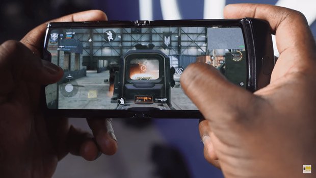 What is the gaming experience on the folding screen smartphone Motorola Razr 2019? Picture 2
