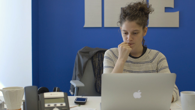 What is the reason why many people like to bite their nails so much? Picture 2