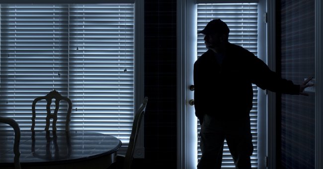 What to do to ensure life in situations of bad guys attacking? Picture 2