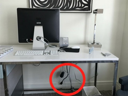 What will a top hacker do with a hotel computer? Picture 3