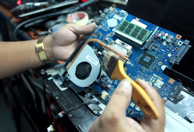 Where is the laptop hot? Picture 2