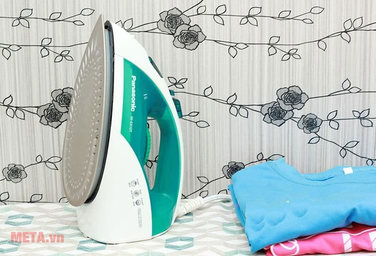 Which type should be chosen between Steam iron and dry iron