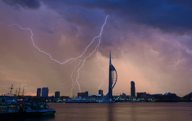 White rainbow, glowing sky, thunder storm and the most bizarre weather phenomena in the past year! Picture 12