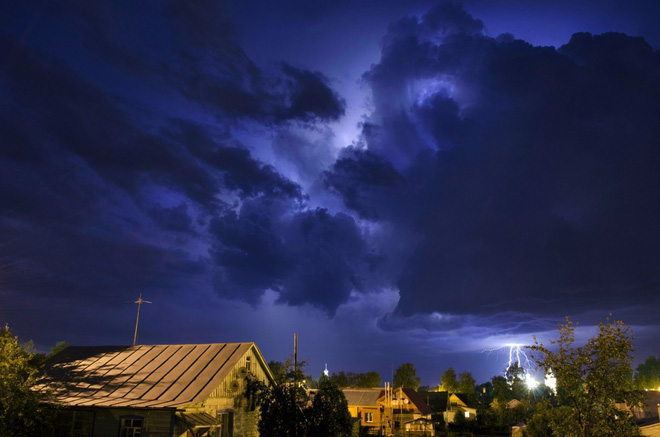 White rainbow, glowing sky, thunder storm and the most bizarre weather phenomena in the past year! Picture 16