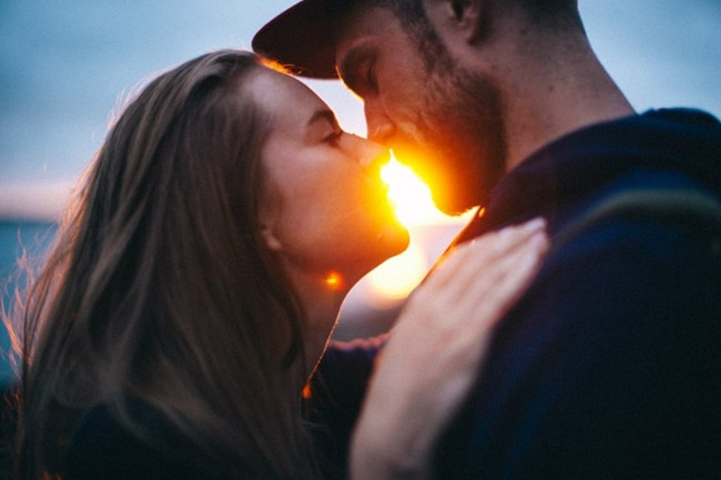 Why are happy couples sharing little photos on social networks? Picture 6