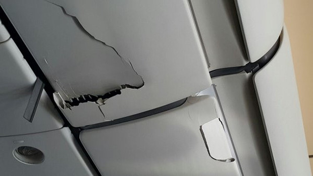 Why do people often choose white to paint airplanes rather than other colors? Picture 4