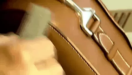 Why is the Hermès Birkin bag worth billions? Picture 6