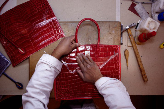 Why is the Hermès Birkin bag worth billions? Picture 7