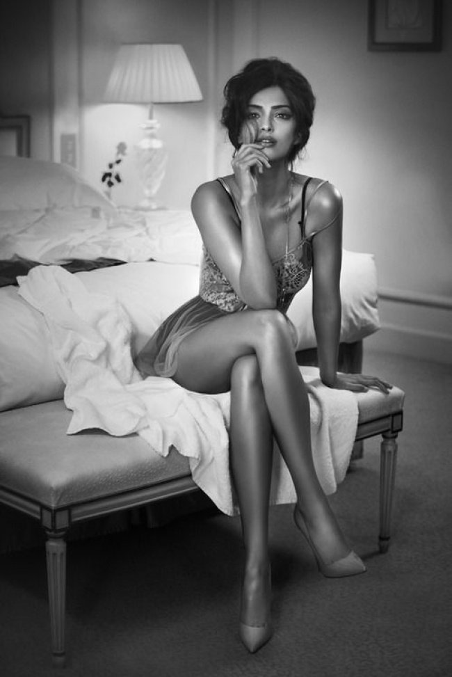 Why should we never sit cross-legged? Picture 1