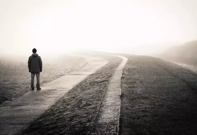 Why the more friends we feel the more lonely? Picture 4