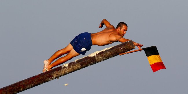 You definitely won't be rich if you have 1 of the 10 signs below! Picture 10