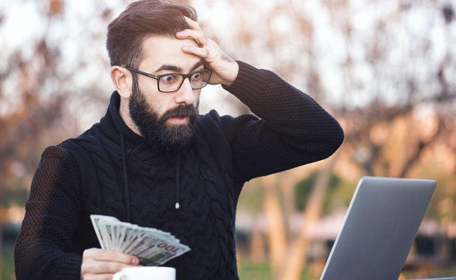 You definitely won't be rich if you have 1 of the 10 signs below! Picture 5