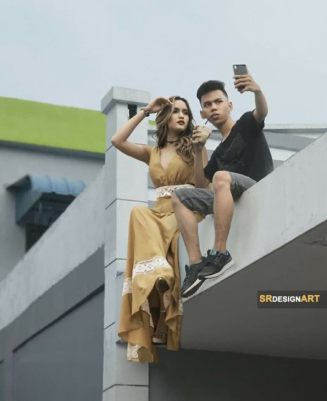 Young man has a close relationship with many famous people thanks to ... Photoshop resources Picture 3