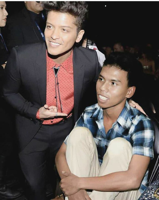 Young man has a close relationship with many famous people thanks to ... Photoshop resources Picture 9