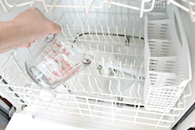 Your home dishwasher won't smell unpleasant with the following steps Picture 3