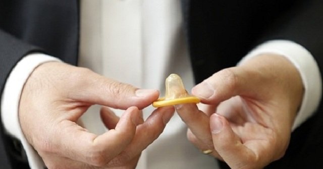 Using a Condom: 7 Mistakes When Using Condoms Men Are Susceptible