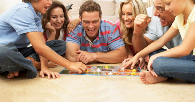 10 Fun Games for Christmas Party