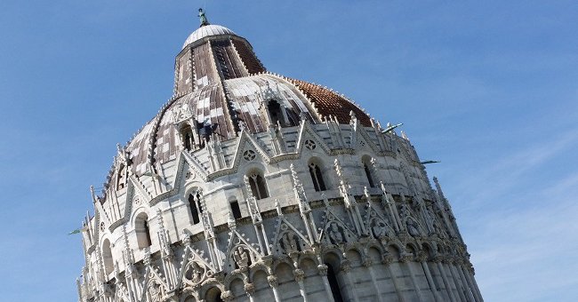 20+ Types of Imagery Taking Virtual Life with the Leaning Tower