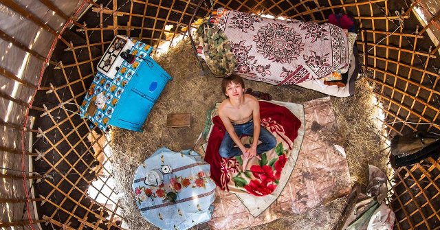 23 Interesting Images of the Bedroom Space of People All