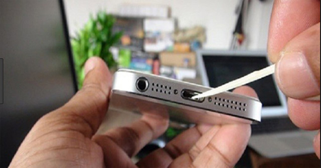 3 Ways to Clean the Lightning Charging Port Help iPhone Charge Faster