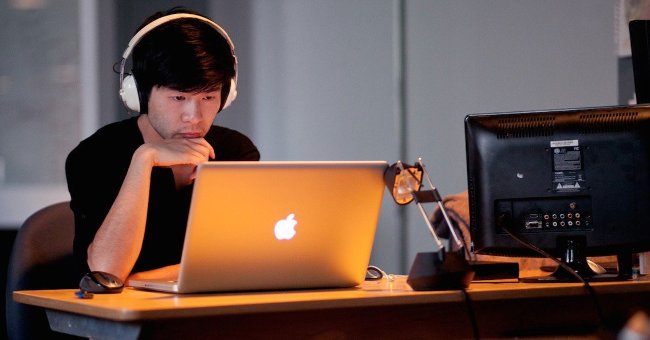 4 Simple Ways to Protect Your Eyes When Working Long in Front