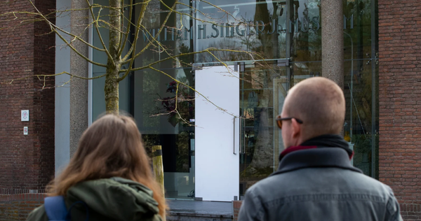 A Painting of Van Gogh Has Just Been Stolen in the Middle of