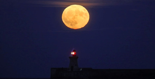 Admire the Beautiful Super Moon Image in the Sky of Vietnam and the World