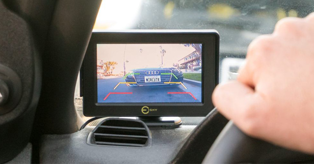 Advice on How to Use the Camera to Reverse the Car for New