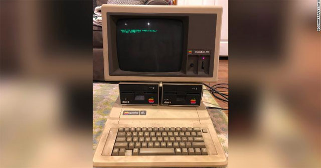 After 30 Years of Being Forgotten in the Warehouse, Apple Computers Still Work Well, Surprising