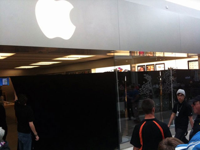 Apple Prepared for the Apple Store's 10th Birthday