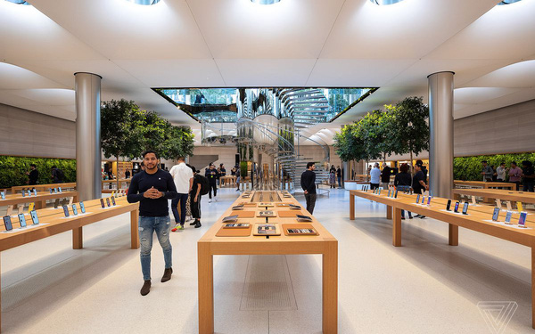 Apple Will Still Close the Entire Apple Store Outside of