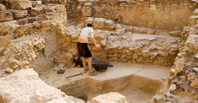 Archeology: Excavating 13 Ancient Tombs in Tibet