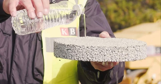 Asphalt Absorbs More Than 11,000 Liters of Water Every Hour, Running Out of Flooding