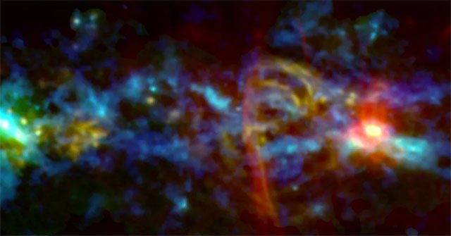 Astronomers Discovered a 'Candy Cane' in the Center of the Milky