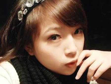 Beautiful Female Hacker 'Threatens' Google in China