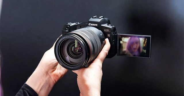 Canon Released Software That Turns the Camera Into a Webcam