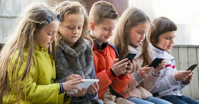 Childhood Is True When There Is No Smartphone, Right