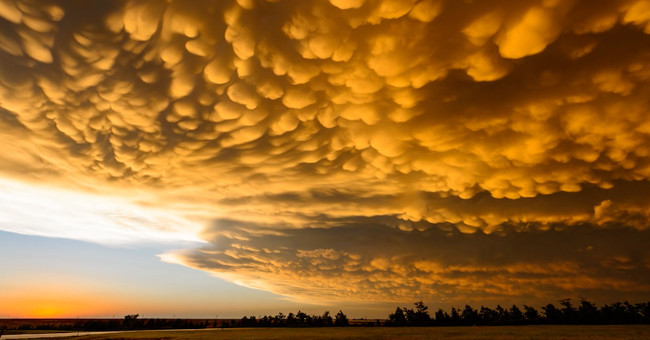 Choking with Timelapse Video Captures Stunning Images of 'Sky Monsters'