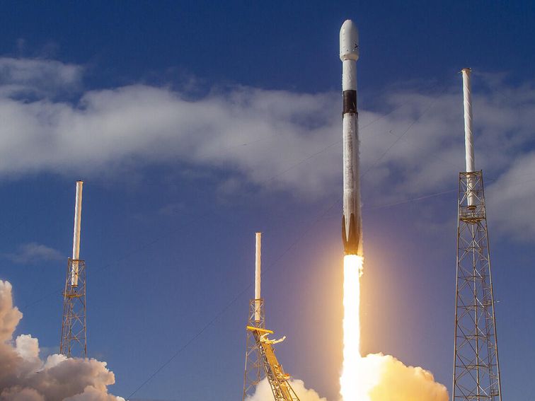 Coronavirus Pushes SpaceX Competitor OneWeb Into Bankruptcy