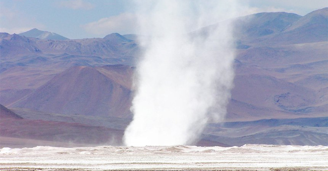 Crystal Whirlpools on the Top of the Andes, an Unprecedented Phenomenon in History