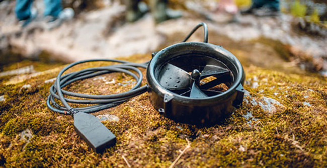 Device to Charge the Phone with Water and Wind for Phượt People