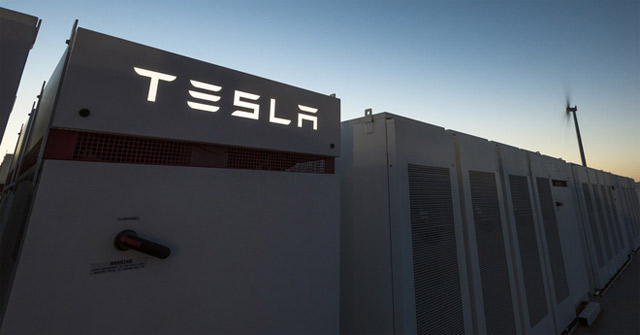 Elon Musk's Battery Factory Overcomes an Outage Problem