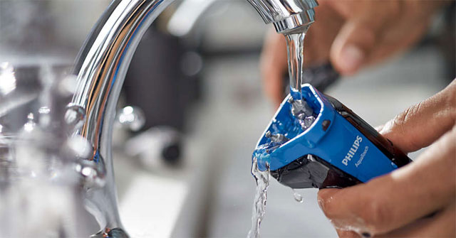 Evaluate Philips S1030 Shaver - Clean Clean, 100% Waterproof